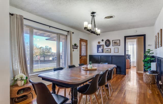 3-bedroom rental at 302 Sullivan Dr in San Antonio, TX — photo 3