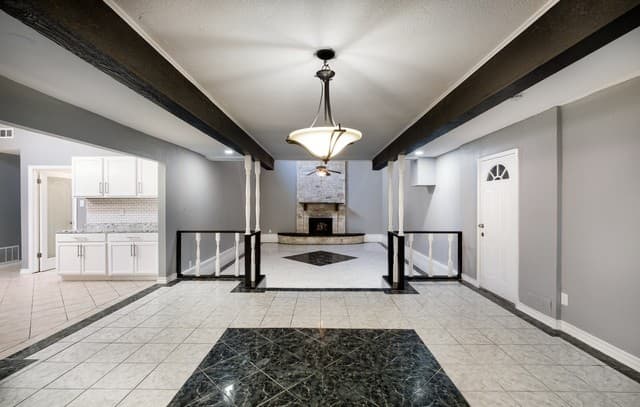 6-bedroom rental at 5318 Costa Mesa in San Antonio, TX — photo 5