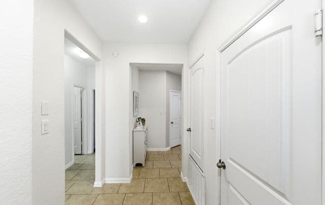 4-bedroom rental at 6151 Akin Elm in San Antonio, TX — photo 3