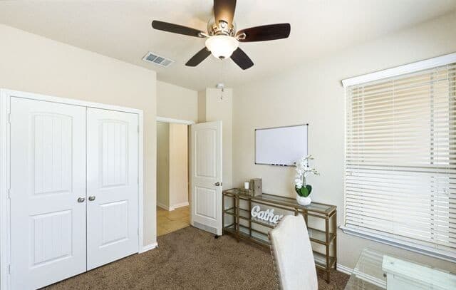 4-bedroom rental at 6151 Akin Elm in San Antonio, TX — photo 4