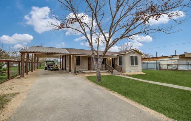 3-bedroom rental at 419 Moursund Blvd in San Antonio, TX — photo 3