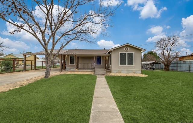 3-bedroom rental at 419 Moursund Blvd in San Antonio, TX — photo 5