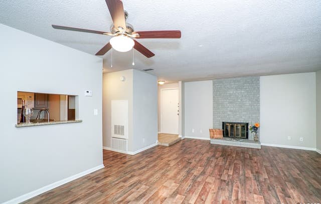 1-bedroom rental at 11843 Braesview Unit 1612 in San Antonio, TX — photo 2