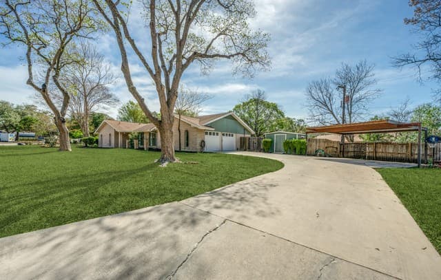 Home for sale at 626 Moorside in Windcrest, TX — photo 2
