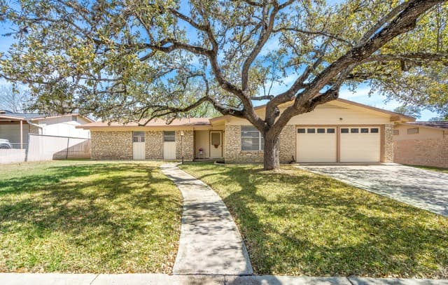 3-bedroom rental at 11122 Cedar Elm in San Antonio, TX — photo 1