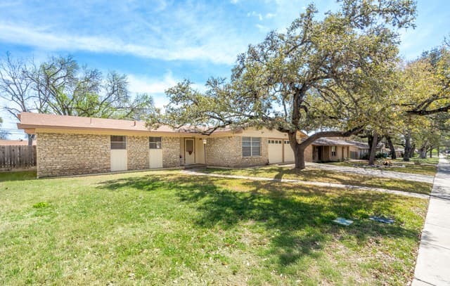 3-bedroom rental at 11122 Cedar Elm in San Antonio, TX — photo 2