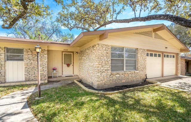 3-bedroom rental at 11122 Cedar Elm in San Antonio, TX — photo 4
