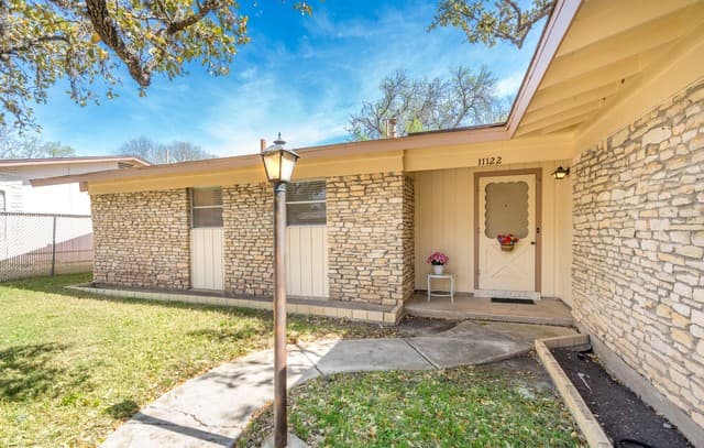 3-bedroom rental at 11122 Cedar Elm in San Antonio, TX — photo 5