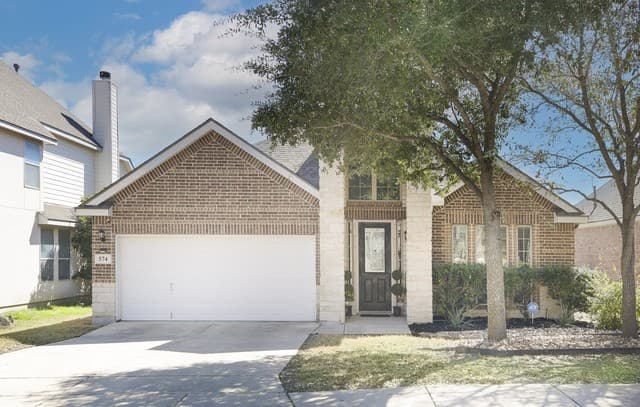 3-bedroom rental at 574 Calm Springs in San Antonio, TX — photo 1