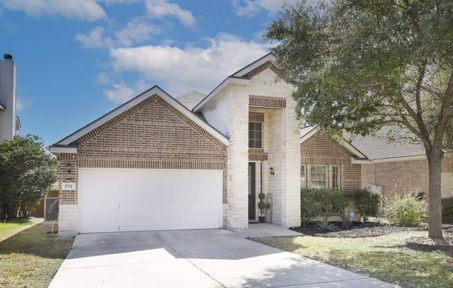 3-bedroom rental at 574 Calm Springs in San Antonio, TX — photo 2