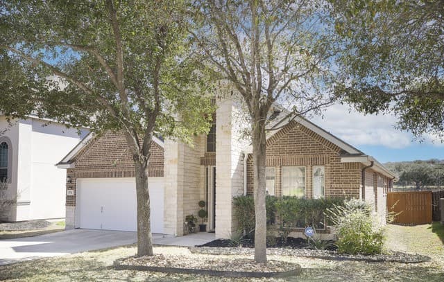 3-bedroom rental at 574 Calm Springs in San Antonio, TX — photo 3
