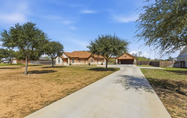 4-bedroom rental at 149 W Short Meadow Dr in Lytle, TX — photo 1