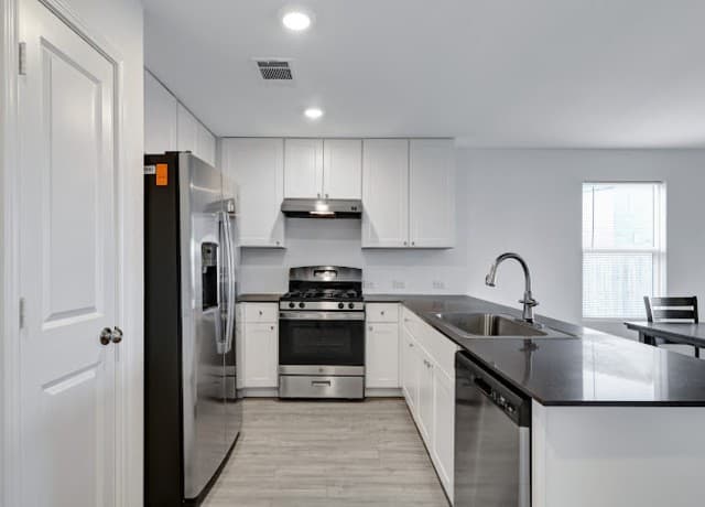 4-bedroom rental at 13903 Sickle Ridge in San Antonio, TX — photo 2