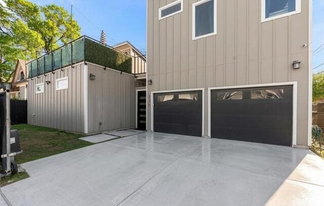 3-bedroom rental at 327 Jackson in San Antonio, TX — photo 3