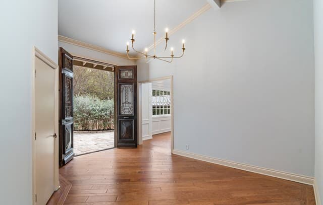 Home for sale at 6 Lazy Lane in San Antonio, TX — photo 4