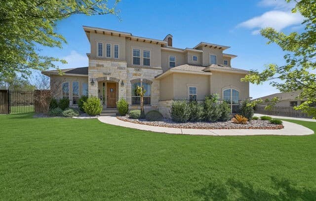 4-bedroom rental at 107 Lilly Blf in Castroville, TX — photo 2