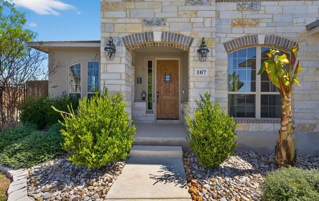 4-bedroom rental at 107 Lilly Blf in Castroville, TX — photo 5
