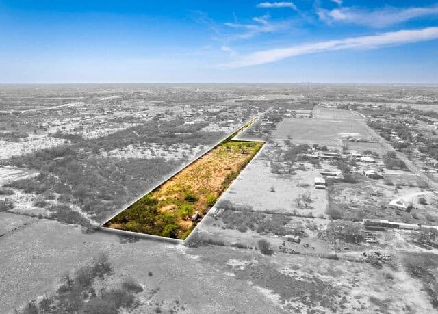 rental at 4246 Rakowitz Rd in Adkins, TX — photo 2