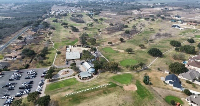 3-bedroom rental at 1265 County Road 4516 in Castroville, TX — photo 3