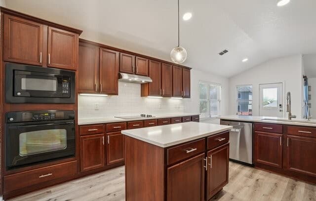 Home for sale at 450 Turnberry in Cibolo, TX — photo 2