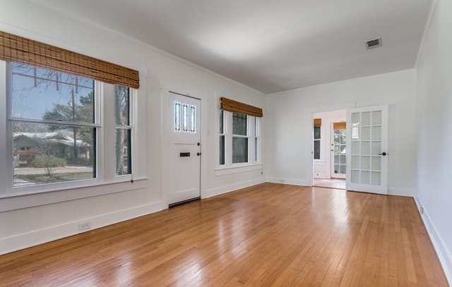3-bedroom rental at 112 Eaton in Alamo Heights, TX — photo 5