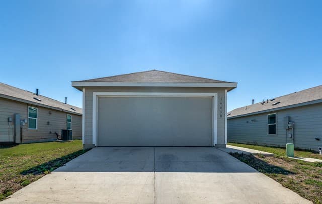 3-bedroom rental at 14438 Alluvium in San Antonio, TX — photo 2