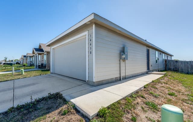 3-bedroom rental at 14438 Alluvium in San Antonio, TX — photo 4