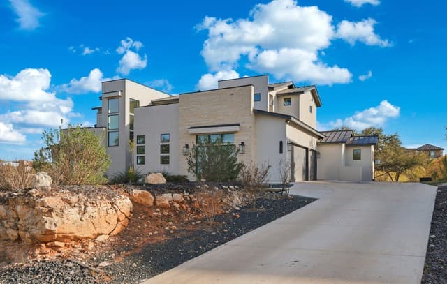 4-bedroom rental at 10406 Kendall Cyn in San Antonio, TX — photo 3