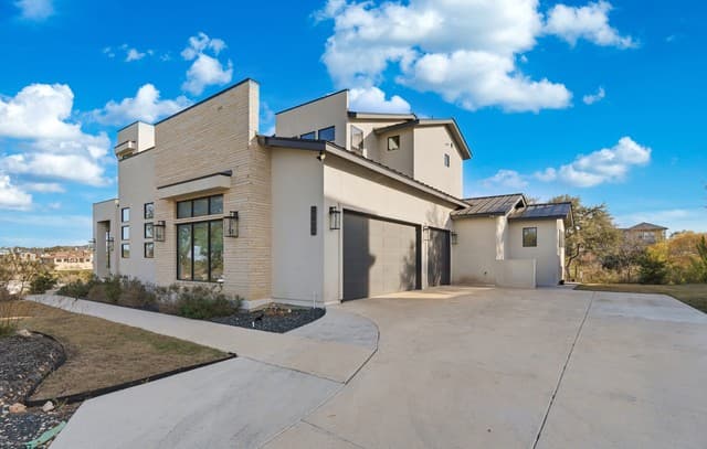 4-bedroom rental at 10406 Kendall Cyn in San Antonio, TX — photo 4