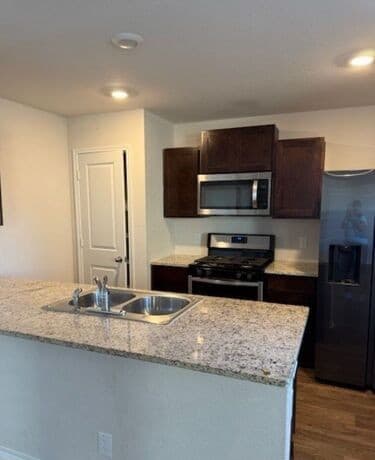 3-bedroom rental at 6655 Whisper Pond in San Antonio, TX — photo 4