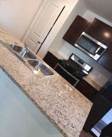3-bedroom rental at 6655 Whisper Pond in San Antonio, TX — photo 5