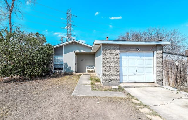 3-bedroom rental at 8207 Glen Fox in San Antonio, TX — photo 1