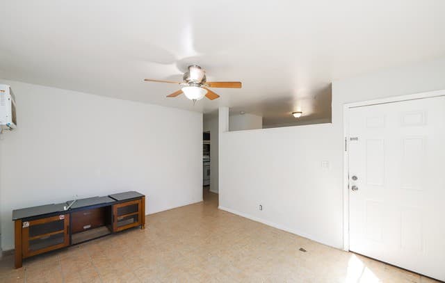 3-bedroom rental at 8207 Glen Fox in San Antonio, TX — photo 3