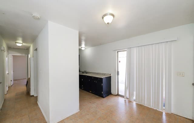 3-bedroom rental at 8207 Glen Fox in San Antonio, TX — photo 5
