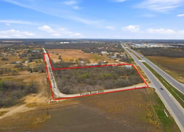 3-bedroom rental at 4988 S Loop 1604 E in Elmendorf, TX — photo 1