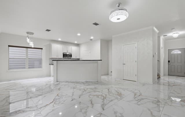 3-bedroom rental at 13103 Brook Arbor in San Antonio, TX — photo 3