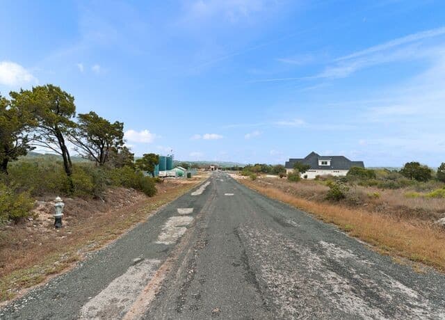 rental at LOT 14 Pr 2777 in Mico, TX — photo 5