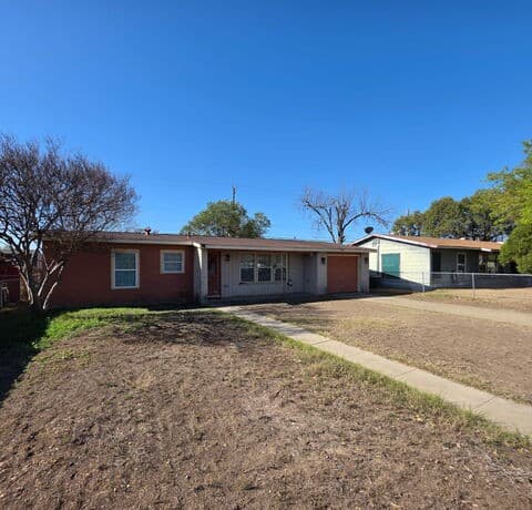 3-bedroom rental at 226 Antrim in San Antonio, TX — photo 2