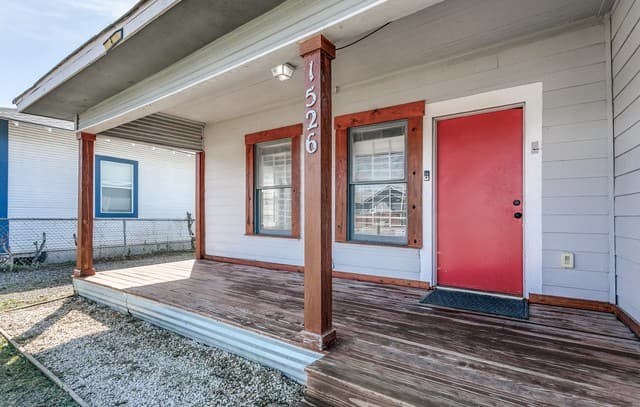 3-bedroom rental at 1526 Burnet in San Antonio, TX — photo 4