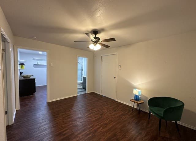 2-bedroom rental at 1619 Nolan Unit B in San Antonio, TX — photo 2
