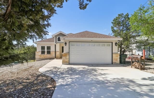 3-bedroom rental at 218 Canyon Vw in Spring Branch, TX — photo 1