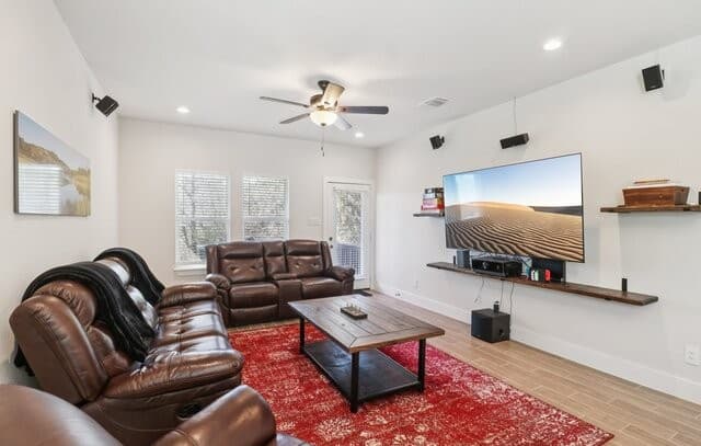 3-bedroom rental at 218 Canyon Vw in Spring Branch, TX — photo 5
