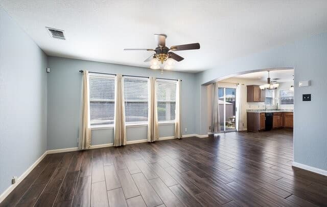 3-bedroom rental at 7910 Meadow Star in San Antonio, TX — photo 5