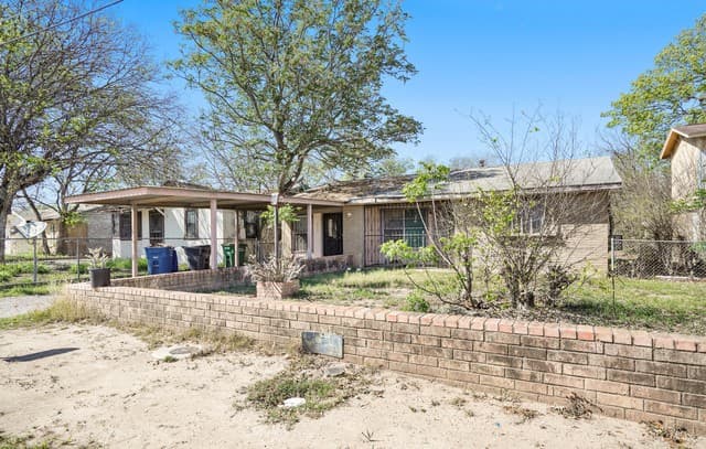 3-bedroom rental at 615 Dorie in San Antonio, TX — photo 2