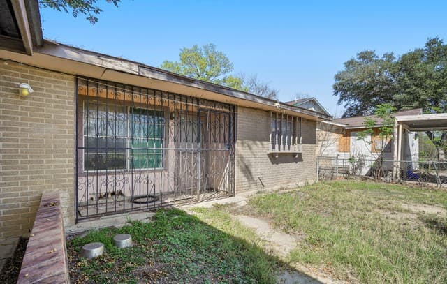 3-bedroom rental at 615 Dorie in San Antonio, TX — photo 4