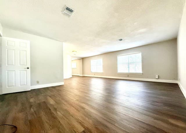 3-bedroom rental at 15802 Tampke Pl in San Antonio, TX — photo 5
