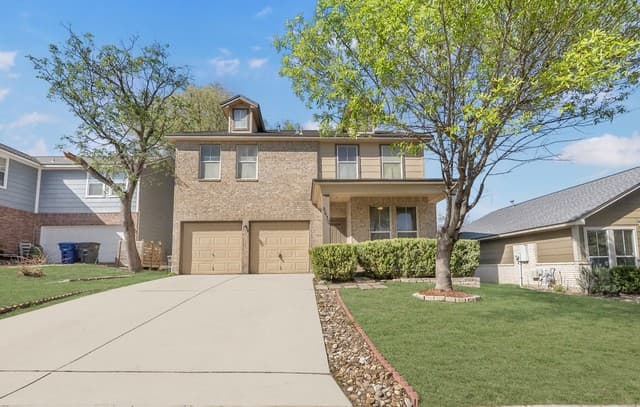 4-bedroom rental at 8635 Sunny Oaks in San Antonio, TX — photo 2