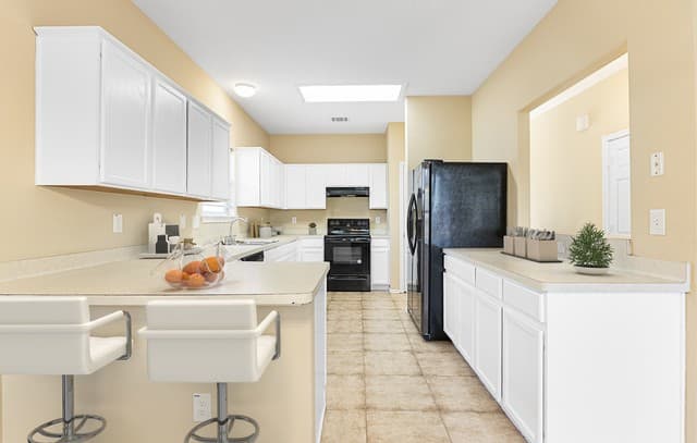 4-bedroom rental at 8635 Sunny Oaks in San Antonio, TX — photo 5