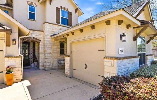 5-bedroom rental at 8914 Fowler Hill in Fair Oaks Ranch, TX — photo 2