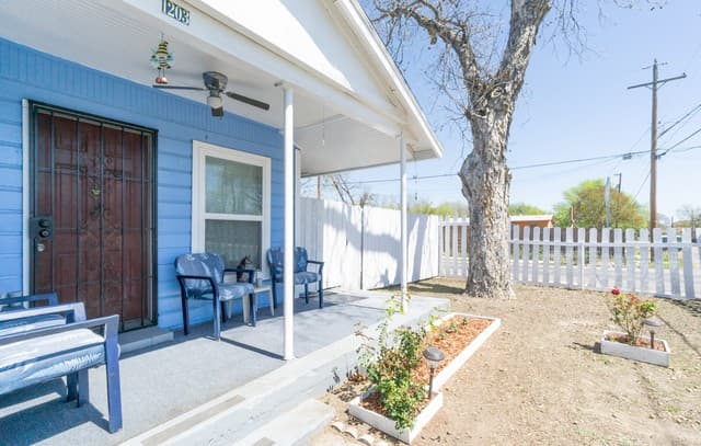 4-bedroom rental at 1203 Vickers in San Antonio, TX — photo 1
